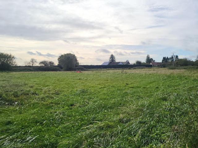 Vente Terrain constructible 3738 m2 Esmery Hallon