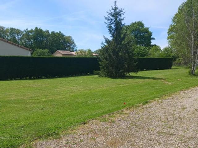 Vente Terrain 602 m2 Gençay