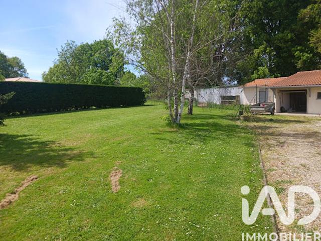 Vente Terrain 604 m2 Gençay