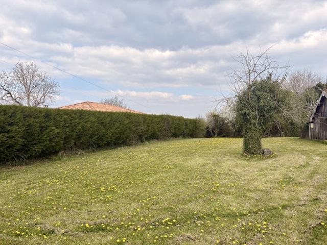 Vente Terrain 710 m2 Atur