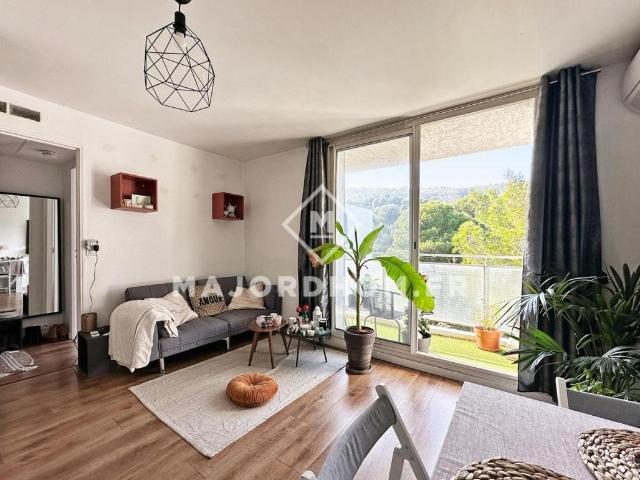 Vente type 2 balcon dernier étage calme cave 13600 La Ciotat
