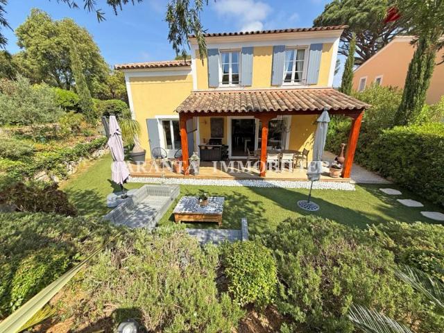 Vente Villa 4 pièces Sainte Maxime avec garage, parking et p