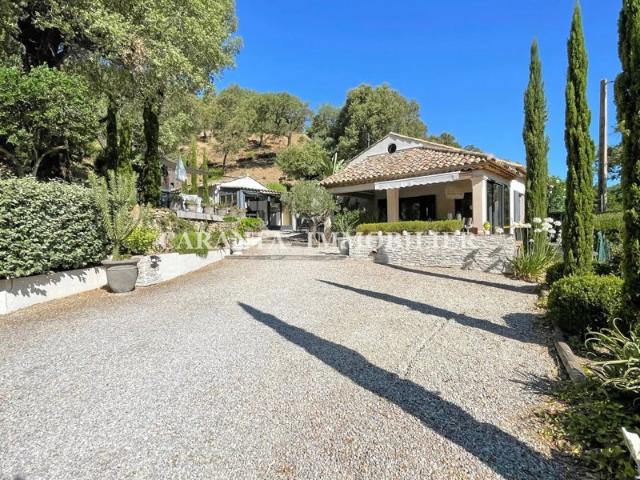 Vente Villa 4 pièces Sainte Maxime avec piscine et logement