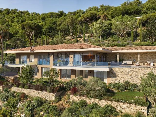 Vente villa 5 chambres vue mer dans un domaine privé a Grima. 379m² Grimaud