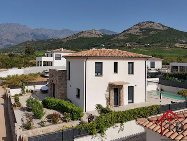 Vente Villa 5 pièces 107 m2 Calenzana