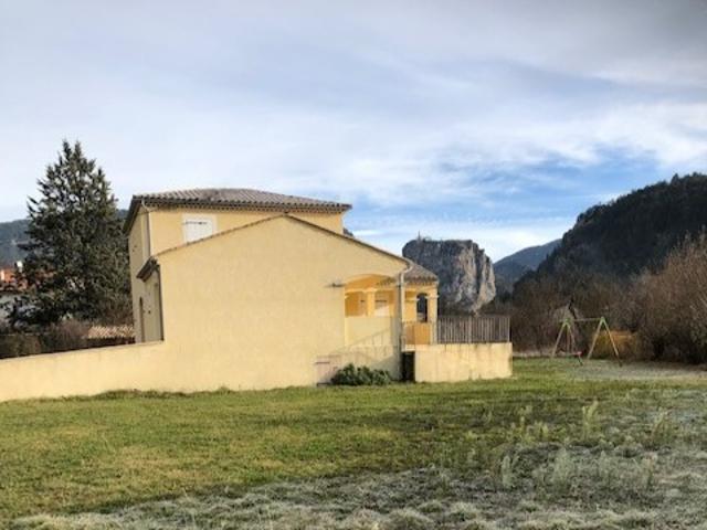 Vente Villa 5 pièces 150 m2 Castellane