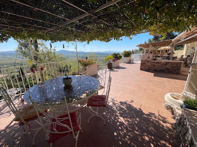 Vente Villa 5 pièces 174 m2 Cuers