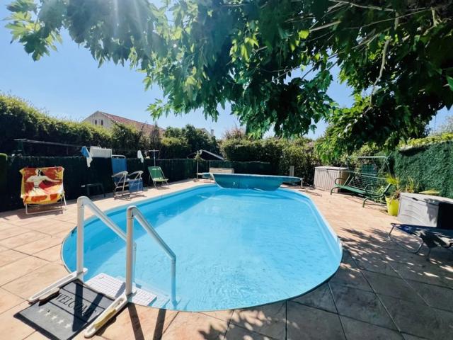 Vente villa 5 pièces de 140m2 avec piscine, garage et terrai