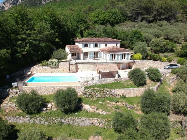 Vente villa 6 Pièce s 156m² Tourrettes sur Loup
