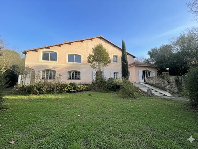 Vente Villa 6 pièces 199 m2 Nimes