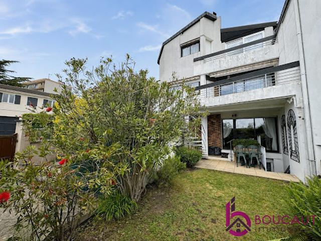 Vente Villa 6 pièces 202.86 m2 Le Plessis Robinson