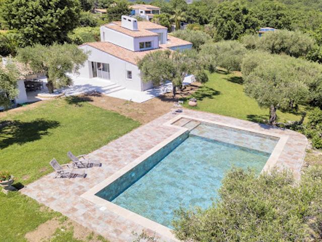 Vente Villa 6 pièces 225 m2 Châteauneuf Grasse