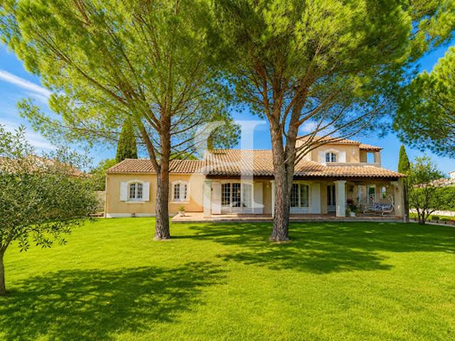 Vente Villa 6 pièces 242 m2 Saint Etienne du Grès