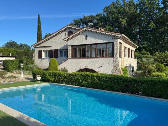 Vente villa 7 Pièce s 140m² Valbonne
