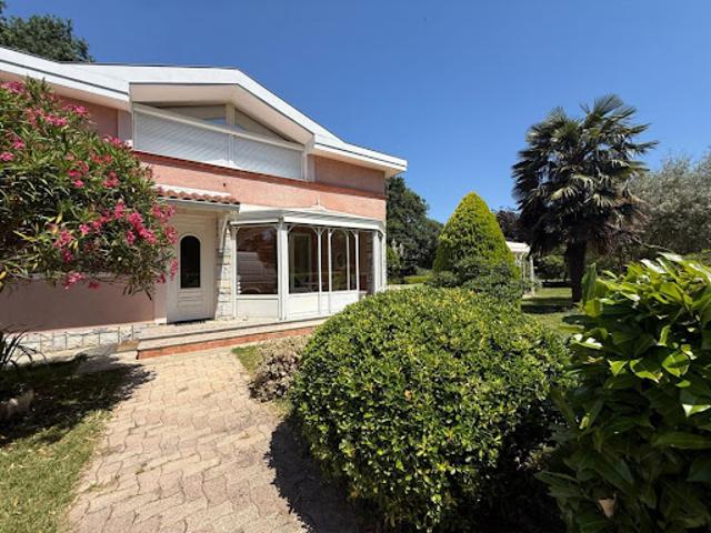 Vente Villa 7 pièces 140 m2 La Salvetat Saint Gilles