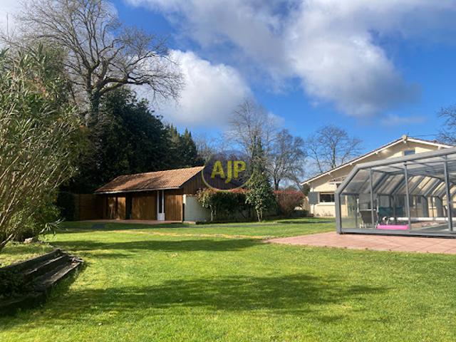 Vente Villa 7 pièces 180 m2 Saint Vivien de Médoc