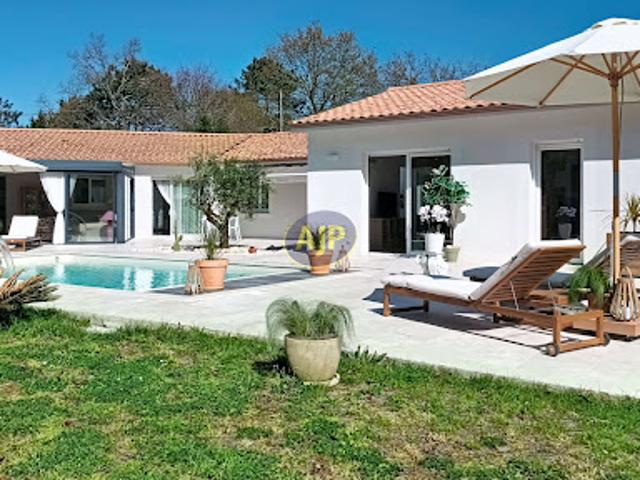 Vente Villa 7 pièces 182.72 m2 Saint Vivien de Médoc