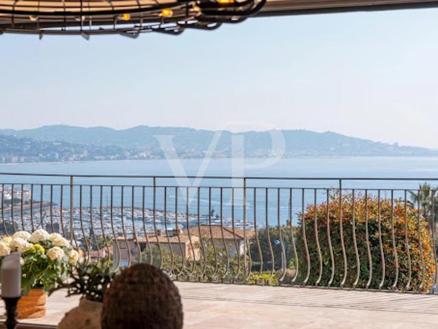 Vente Villa 7 pièces 230 m2 Mandelieu la Napoule