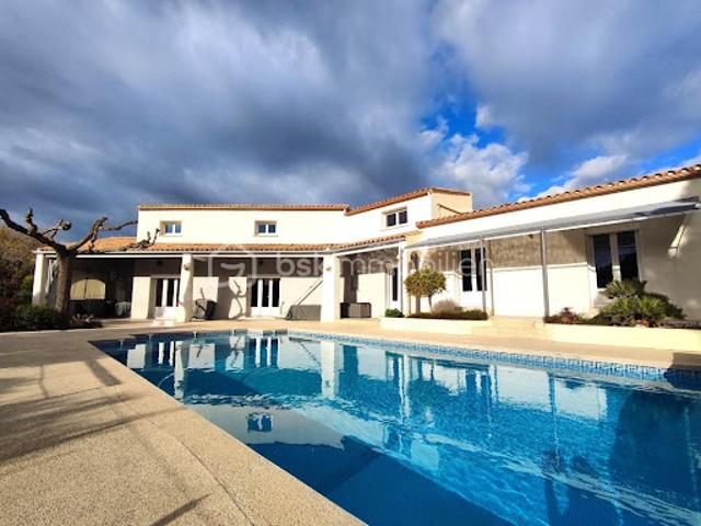 Vente Villa 7 pièces 236.99 m2 Poussan