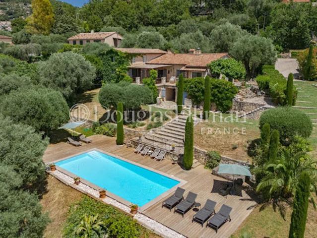 Vente Villa 7 pièces 284 m2 Châteauneuf Grasse