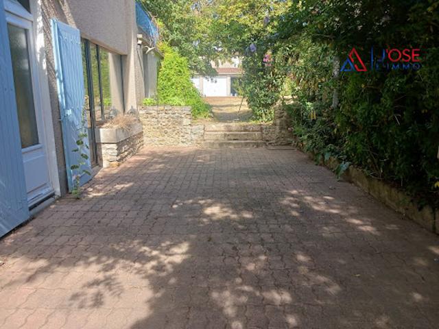 Vente Villa 7 pièces 295 m2 Montmorillon