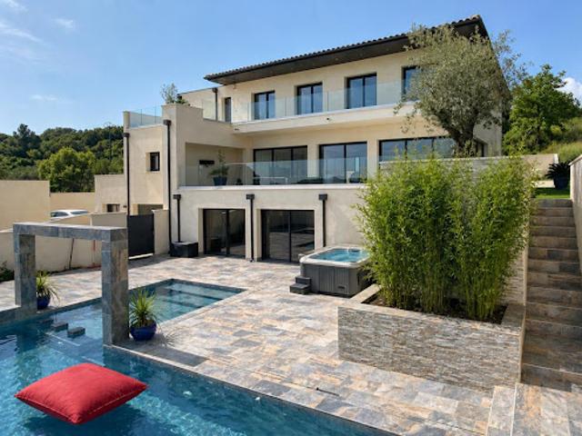 Vente Villa 7 pièces 348 m2 Villeneuve les avignon