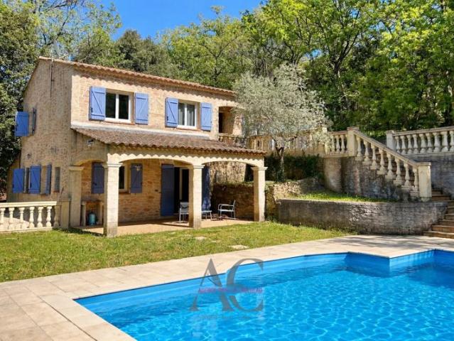 Vente villa 8 pièces 160 m² Sainte Anastasie Sur Issole