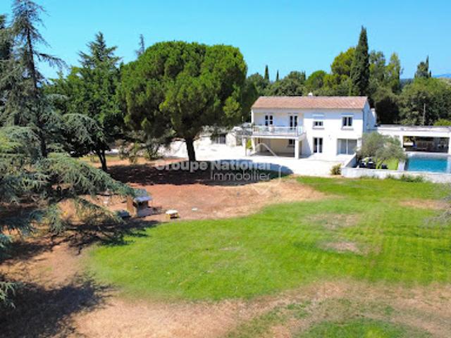 Vente Villa 8 pièces 190 m2 Carpentras