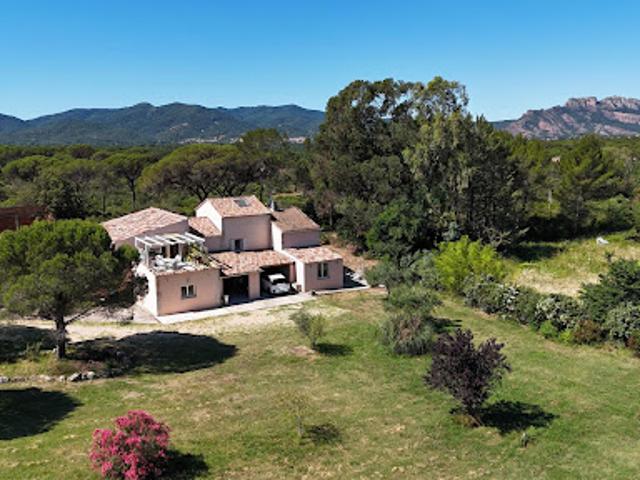 Vente Villa 8 pièces 215 m2 Puget sur Argens