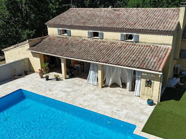 Vente Villa 8 pièces 218 m2 Uchaux