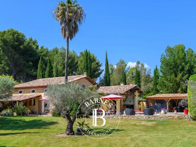 Vente Villa 8 pièces 220 m2 Le Castellet
