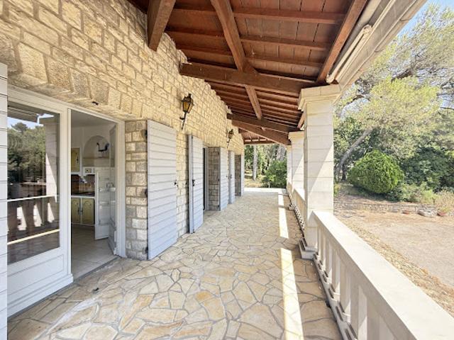 Vente Villa 8 pièces 245 m2 Sainte Anastasie