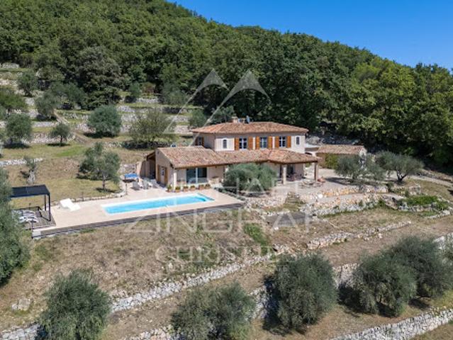 Vente Villa 8 pièces 247.92 m2 Châteauneuf Grasse