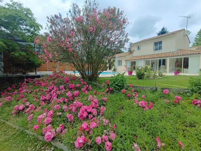 Vente Villa 8 pièces 248 m2 Coutras