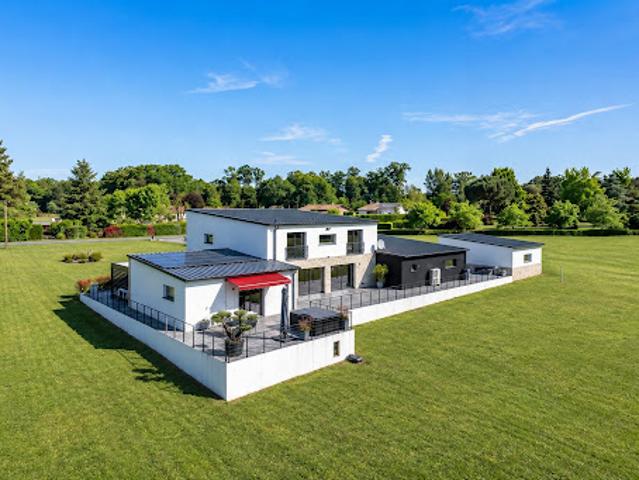 Vente Villa 8 pièces 370 m2 Saint estephe