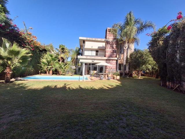 Vente villa 902m2 a bouskoura dans residence fermee