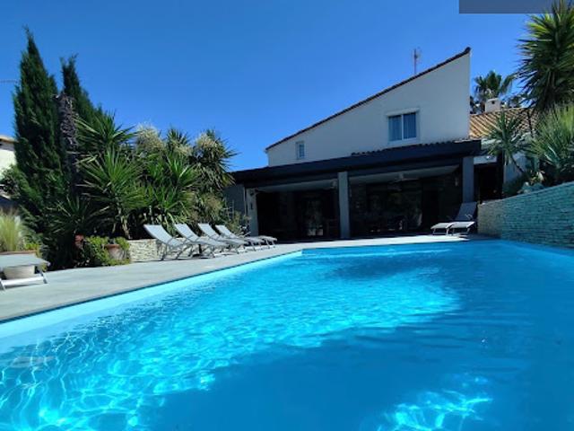 Vente Villa 9 pièces 200 m2 Saint Laurent d'Aigouze