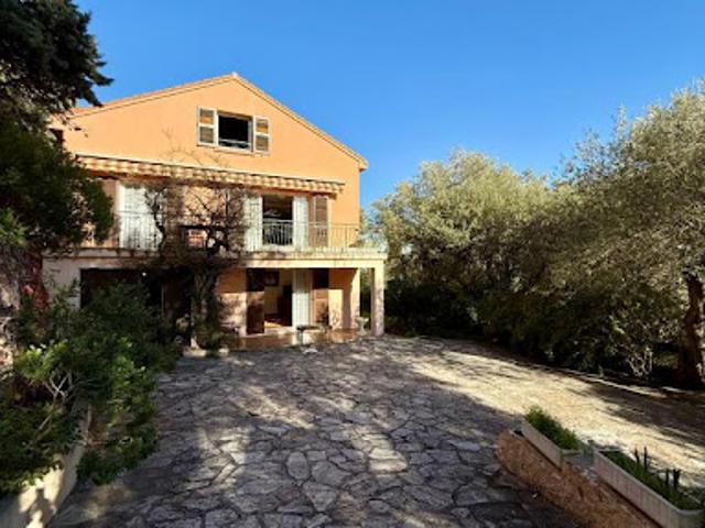 Vente Villa 9 pièces 223 m2 Bastia