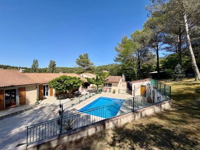 Vente Villa 9 pièces 260 m2 Simiane Collongue