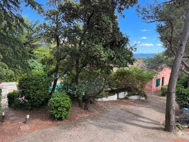 Vente Villa 9 pièces 266 m2 Nimes