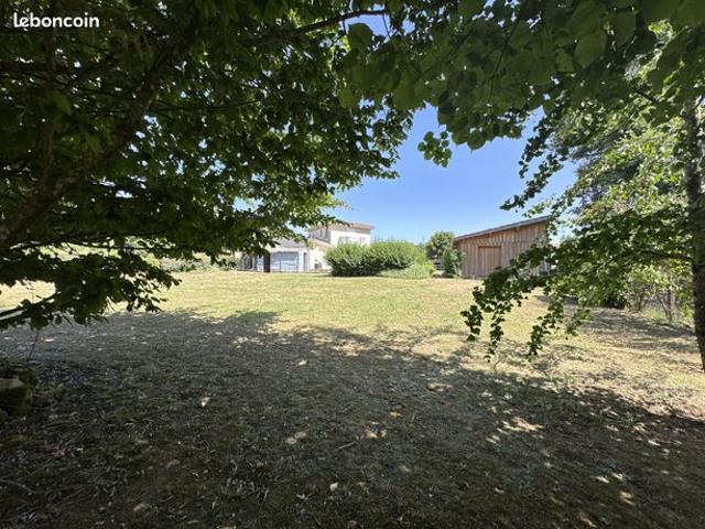 Vente | Villa | 9p | 5ch | 204 m² | Lugaignac | Expo Sud Est | Terrasse · Balcon · Jardin · Piscine