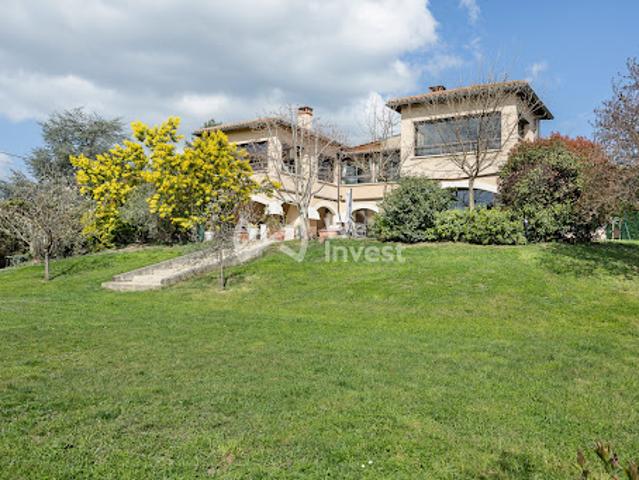 Vente Villa 10 pièces 242.4 m2 Grézieu la Varenne