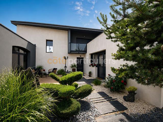 Vente Villa 10 pièces 361.4 m2 Saint Xandre