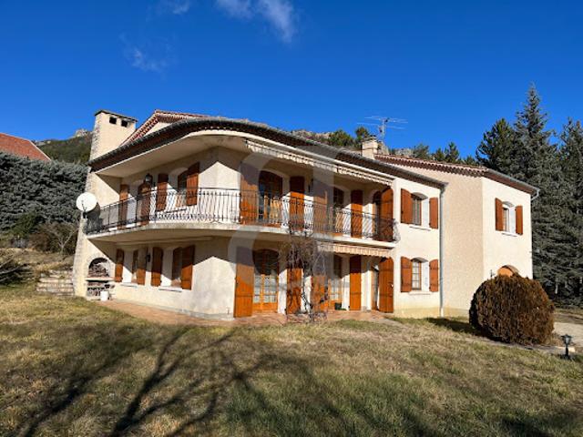 Vente Villa 11 pièces 257 m2 Serres