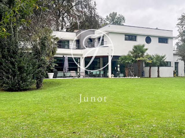 Vente Villa 11 pièces 315 m2 Croix
