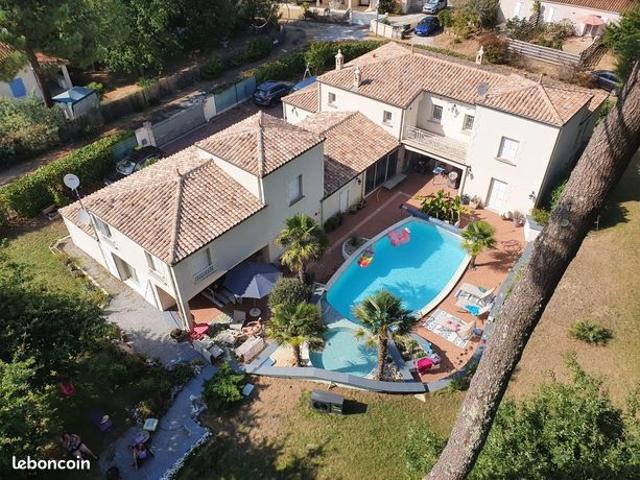 Vente | Villa | 11p | 7ch | 398 m² | Les Mathes | Terrasse · Balcon · Jardin · Piscine