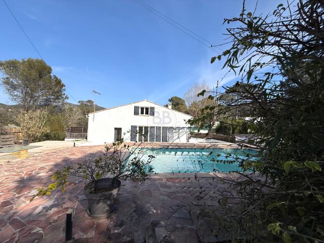 Vente villa 3 pièces rénovée à Fréjus avec piscine