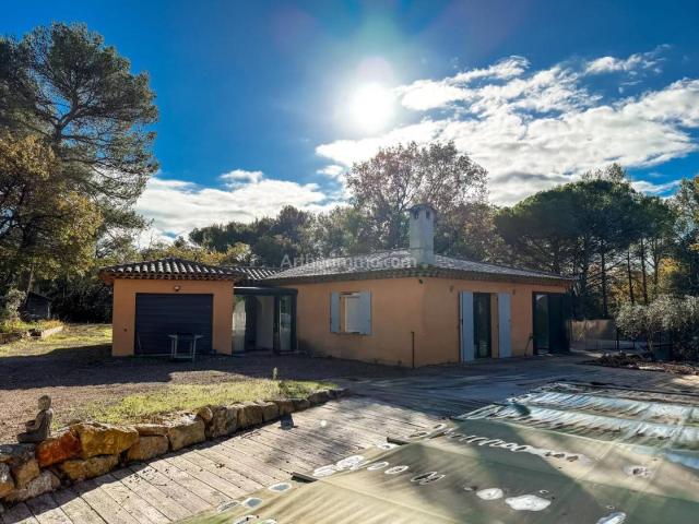 VENTE VILLA T5 DE 174 M2 AVEC PISCINE ET ANNEXES