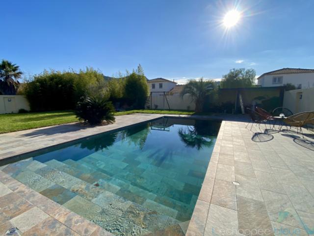 VENTE VILLA T6 AVEC PISCINE LA CRAU DANS ECTEUR CALME