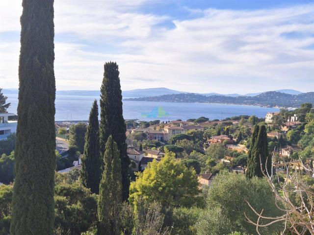Villa 4 chambres vue mer dans le golfe de saint tropez 140m² Les Issambres